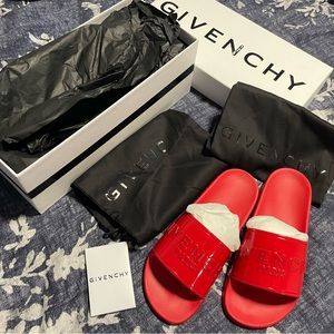 BNEW GIVENCHY POOL SLIDES size 39/6men